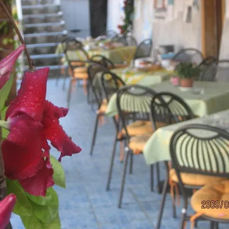Couette-café Marietta 4*